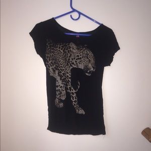Black shirt with cheetah print